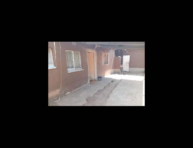 29 BEDROOM HOUSE FOR SALE IN KEMPTON PARK EXT 3